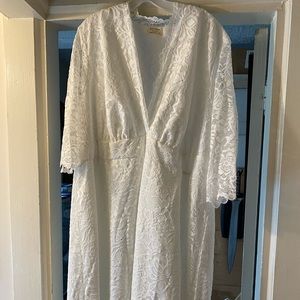 Kiyonna 3/4 sleeve, vneck, ivory lace dress